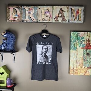 Taylor Swift 2018 reputation stadium tour concert  t-shirt small